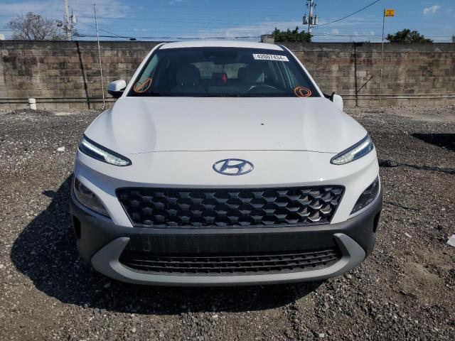 KM8K22AB5PU025831 - 2023 HYUNDAI KONA SE WHITE photo 5