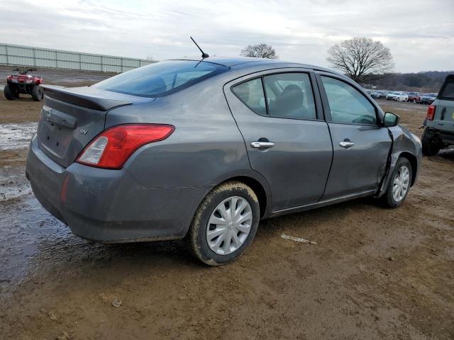 3N1CN7AP6JL812302 - 2018 NISSAN VERSA S GRAY photo 3