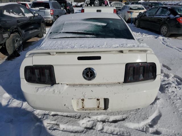 1ZVFT80NX65185498 - 2006 FORD MUSTANG WHITE photo 6