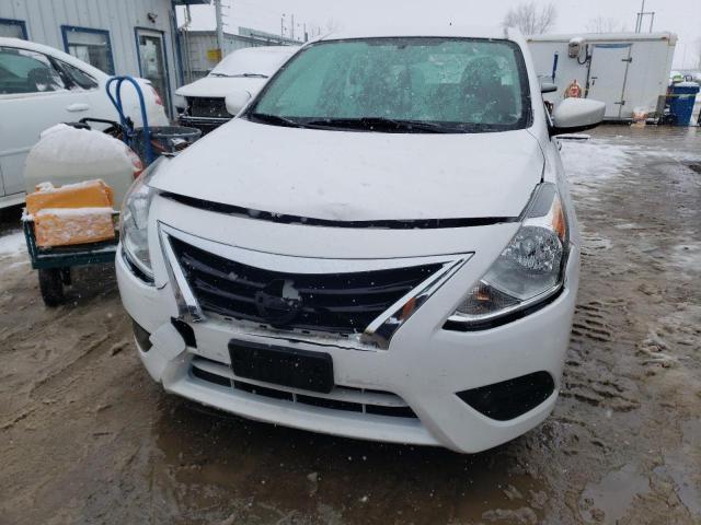 3N1CN7AP5JL866903 - 2018 NISSAN VERSA S WHITE photo 5