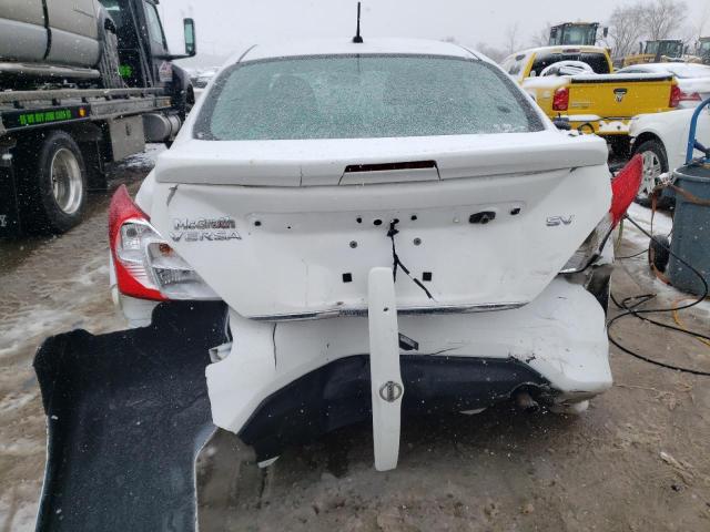 3N1CN7AP5JL866903 - 2018 NISSAN VERSA S WHITE photo 6