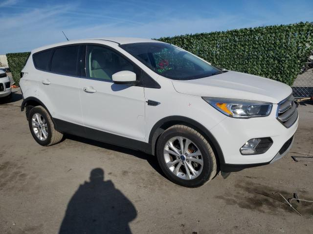 1FMCU0GD9KUA29370 - 2019 FORD ESCAPE SE WHITE photo 4