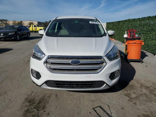 1FMCU0GD9KUA29370 - 2019 FORD ESCAPE SE WHITE photo 5