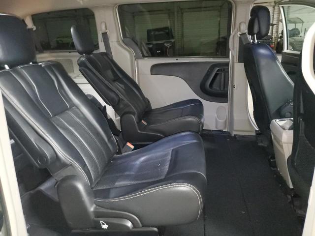 2A4RR8DG8BR744662 - 2011 CHRYSLER TOWN & COU TOURING L SILVER photo 11