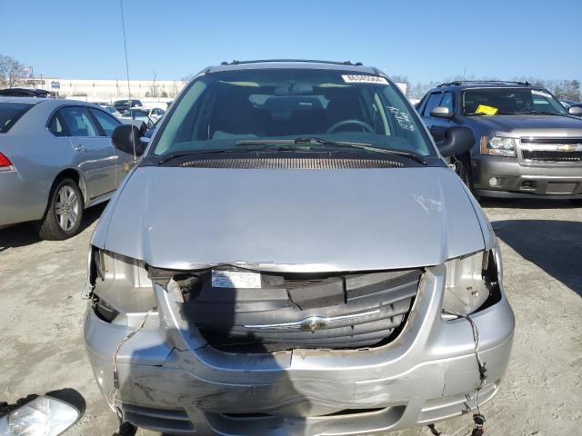 1C4GP45R15B235057 - 2005 CHRYSLER TOWN & COU ვერცხლისფერი ფოტო 5