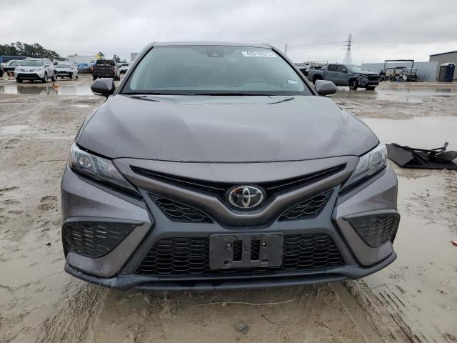 4T1G11AK6PU743827 - 2023 TOYOTA CAMRY SE NIGHT SHADE GRAY photo 5