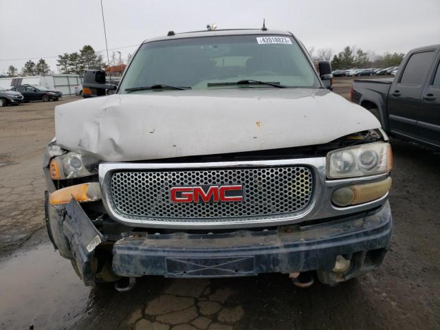 1GKEK63U24J315422 - 2004 GMC YUKON DENALI SILVER photo 5