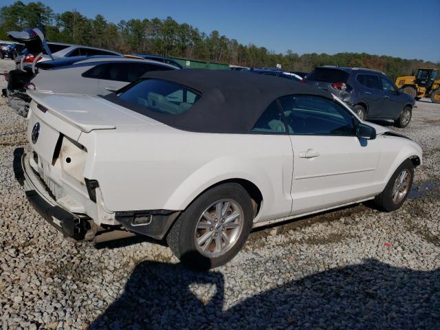 1ZVFT84N675206259 - 2007 FORD MUSTANG WHITE photo 3