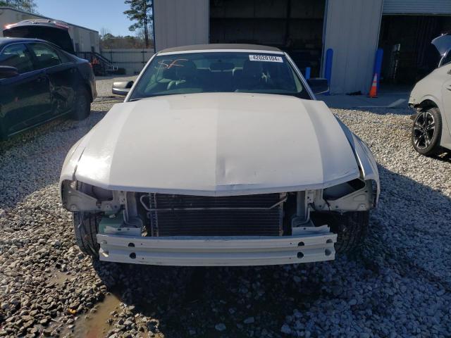 1ZVFT84N675206259 - 2007 FORD MUSTANG WHITE photo 5