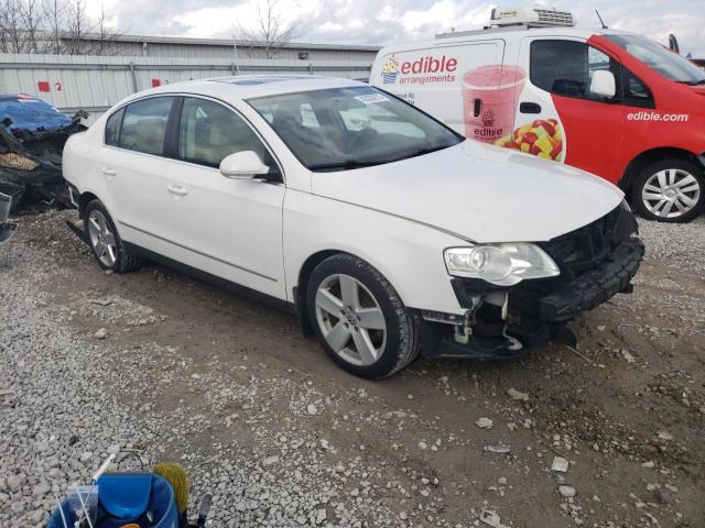 WVWAK73C58P050358 - 2008 VOLKSWAGEN PASSAT KOMFORT WHITE photo 4