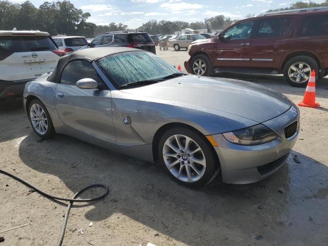 4USBU33577LW72713 - 2007 BMW Z4 3.0 GRAY photo 4