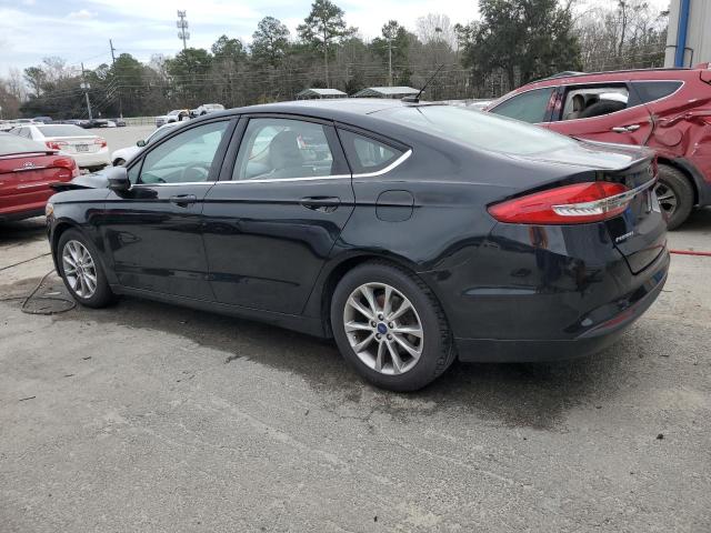 3FA6P0H70HR207884 - 2017 FORD FUSION SE BLACK photo 2