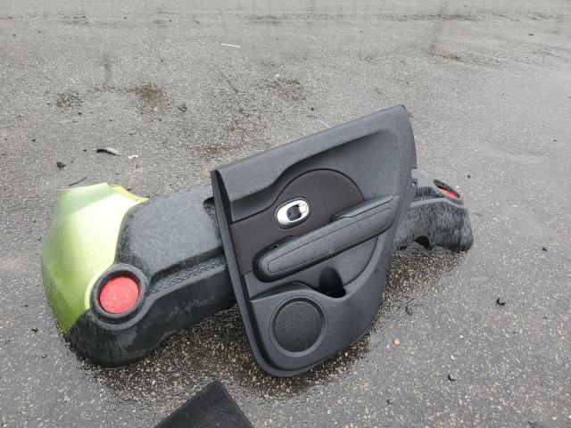 KNDJP3A52F7786069 - 2015 KIA SOUL + GREEN photo 13