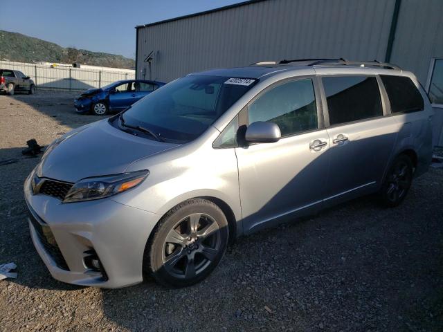 5TDXZ3DC5KS972638 - 2019 TOYOTA SIENNA SE SILVER photo 1