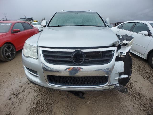 WVGBE77L38D022612 - 2008 VOLKSWAGEN TOUAREG 2 V6 SILVER photo 5