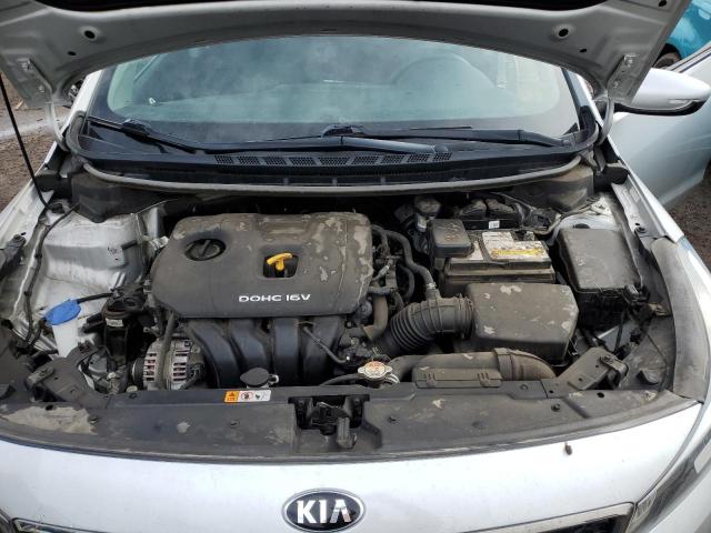 3KPFL4A77JE168960 - 2018 KIA FORTE LX SILVER photo 11