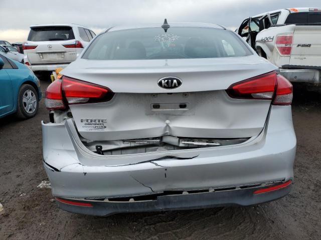 3KPFL4A77JE168960 - 2018 KIA FORTE LX SILVER photo 6