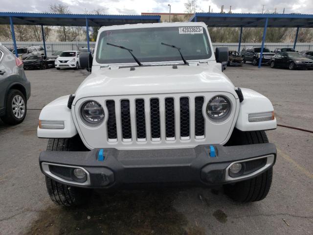 1C4JJXP66NW228593 - 2022 JEEP WRANGLER U SAHARA 4XE WHITE photo 5