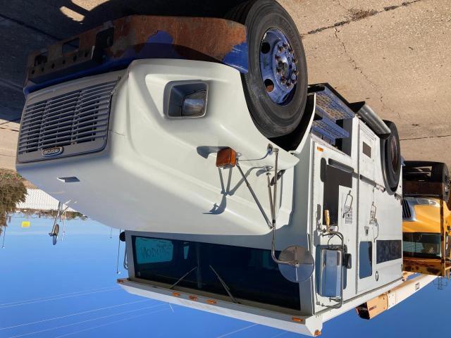 4UZAAWBW92CJ28787 - 2002 FREIGHTLINER CHASSIS FS65 WHITE photo 1