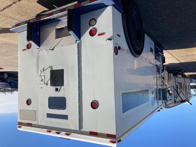 4UZAAWBW92CJ28787 - 2002 FREIGHTLINER CHASSIS FS65 WHITE photo 3