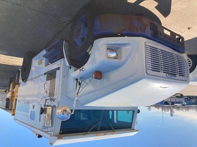 4UZAAWBW92CJ28787 - 2002 FREIGHTLINER CHASSIS FS65 WHITE photo 4