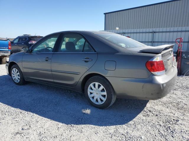 4T1BE32K15U953046 - 2005 TOYOTA CAMRY LE SILVER photo 2