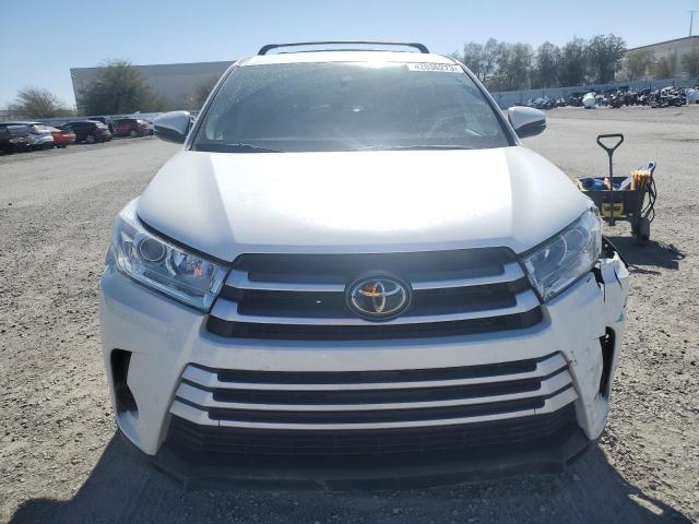 5TDZZRFH6JS258701 - 2018 TOYOTA HIGHLANDER LE WHITE photo 5