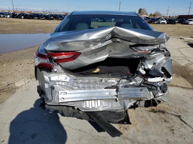 4T1B11HK5JU033485 - 2018 TOYOTA CAMRY L SILVER photo 6