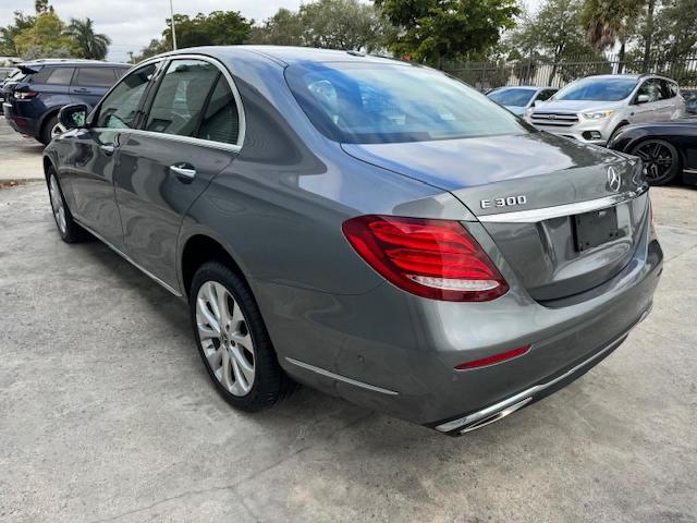 WDDZF4KB5KA510570 - 2019 MERCEDES-BENZ E 300 4MATIC GRAY photo 2