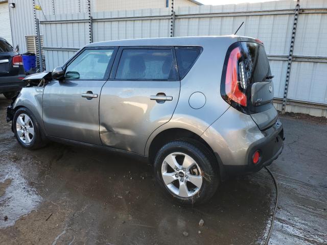 KNDJN2A2XJ7504548 - 2018 KIA SOUL GRAY photo 2