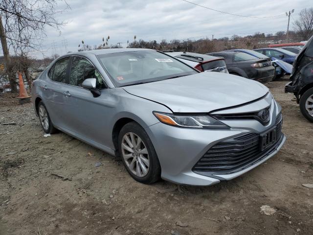 JTNB11HK4J3047318 - 2018 TOYOTA CAMRY L SILVER photo 4