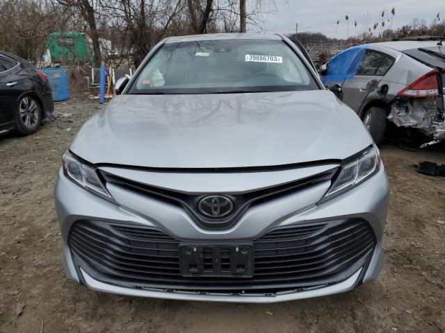 JTNB11HK4J3047318 - 2018 TOYOTA CAMRY L SILVER photo 5