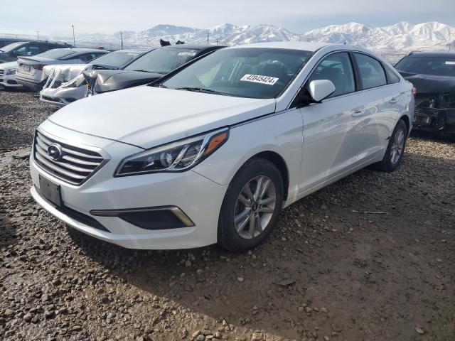 5NPE24AF2HH531418 - 2017 HYUNDAI SONATA SE WHITE photo 1