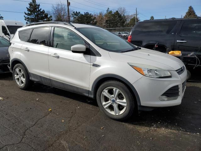 1FMCU9G95GUC11316 - 2016 FORD ESCAPE SE WHITE photo 4