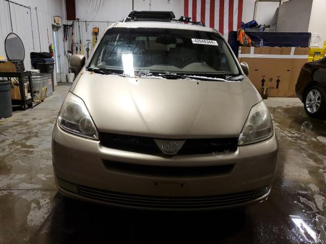 5TDBA22C74S011198 - 2004 TOYOTA SIENNA XLE TAN photo 5