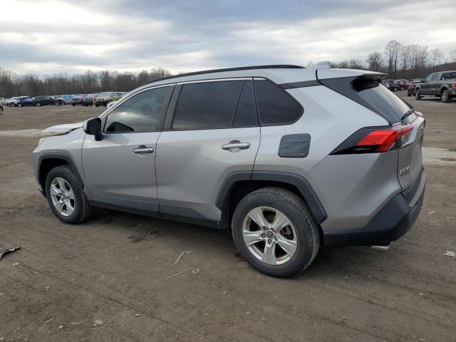 2T3W1RFV9LC044546 - 2020 TOYOTA RAV4 XLE SILVER photo 2