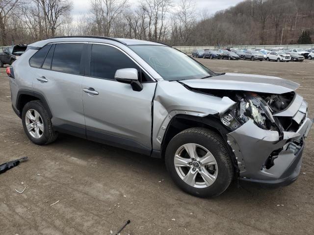 2T3W1RFV9LC044546 - 2020 TOYOTA RAV4 XLE SILVER photo 4