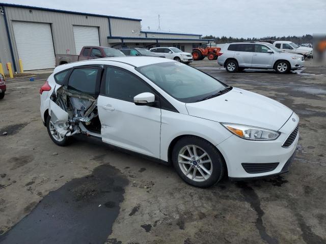 1FADP3K21HL240820 - 2017 FORD FOCUS SE WHITE photo 4