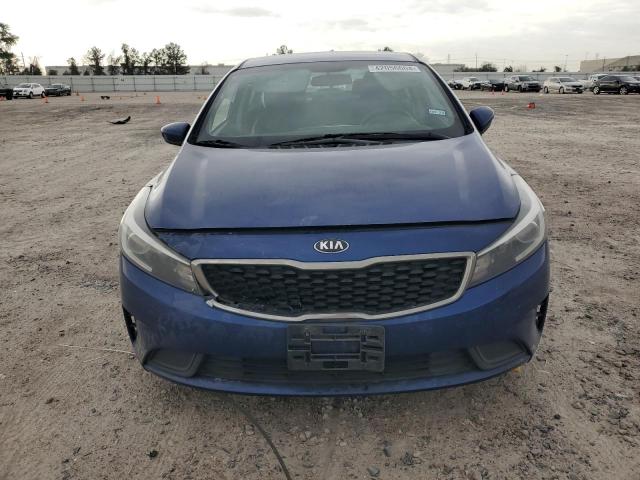 3KPFK4A7XJE239703 - 2018 KIA FORTE LX BLUE photo 5