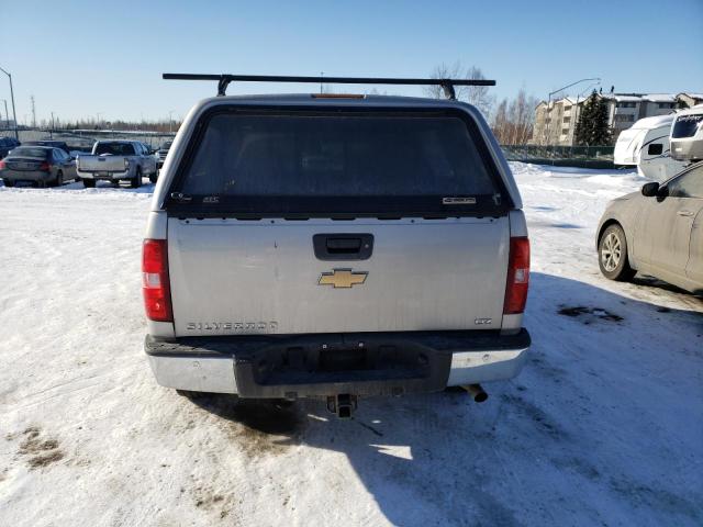 2GCEK13Y371663178 - 2007 CHEVROLET SILVERADO K1500 CREW CAB SILVER photo 6