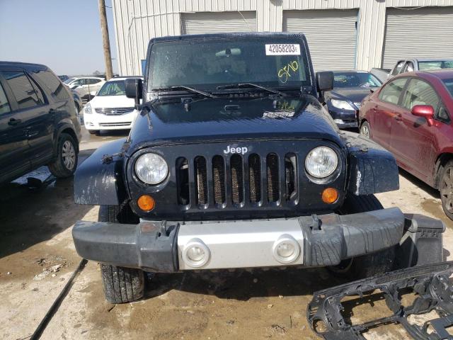 1J4HB5H18AL139388 - 2010 JEEP WRANGLER U SAHARA BLACK photo 5