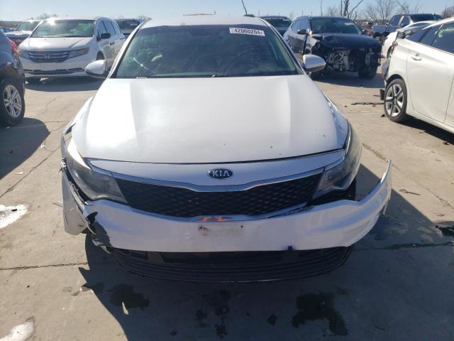 5XXGT4L3XGG049928 - 2016 KIA OPTIMA LX WHITE photo 5