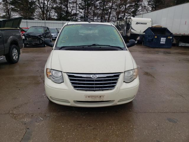 2A4GP54L27R196397 - 2007 CHRYSLER TOWN & COU TOURING თეთრი ფოტო 5