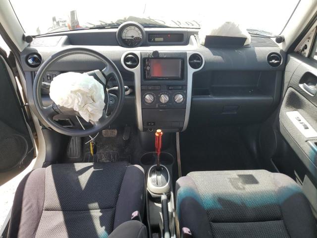 JTLKT324954005705 - 2005 TOYOTA SCION XB Beyaz fotoğraf 8