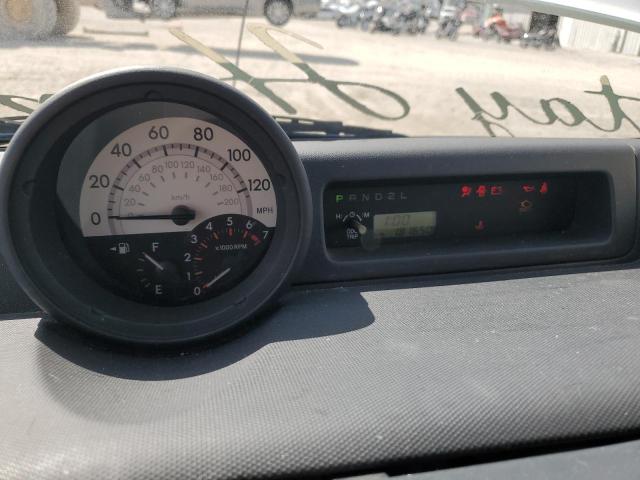 JTLKT324954005705 - 2005 TOYOTA SCION XB Beyaz fotoğraf 9