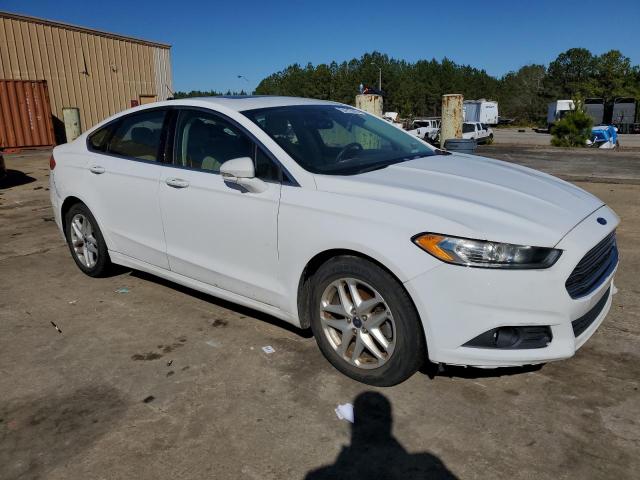 1FA6P0HD0G5132143 - 2016 FORD FUSION SE WHITE photo 4