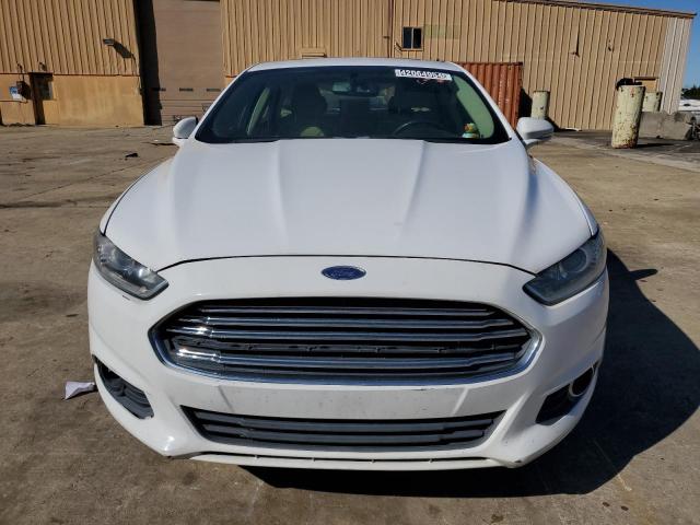 1FA6P0HD0G5132143 - 2016 FORD FUSION SE WHITE photo 5