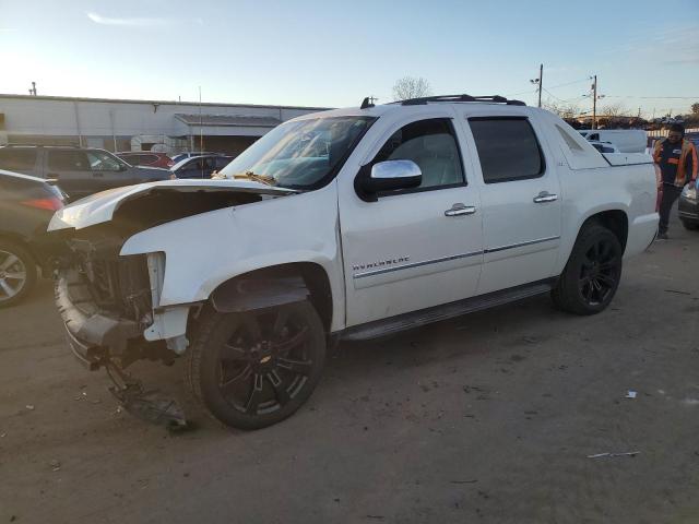 3GNTKGE75CG195834 - 2012 CHEVROLET AVALANCHE LTZ WHITE photo 1