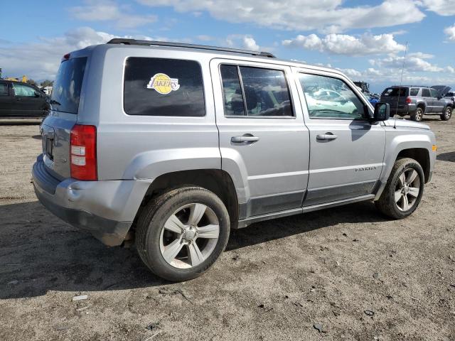 1C4NJRFB2GD630928 - 2016 JEEP PATRIOT LATITUDE SILVER photo 3