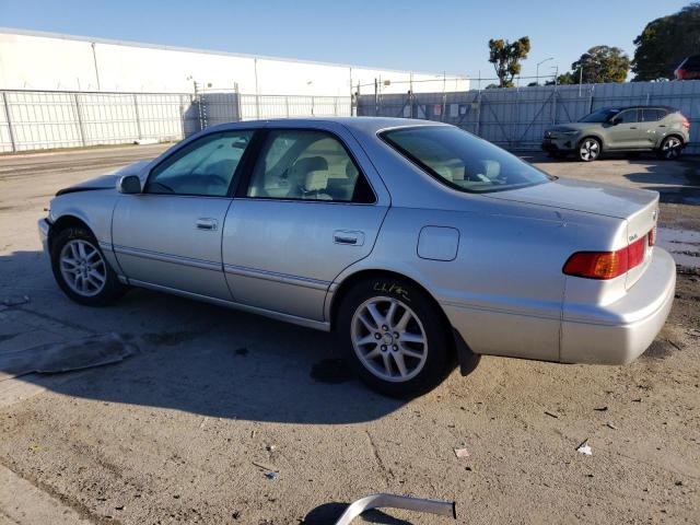 JT2BF28KXY0237060 - 2000 TOYOTA CAMRY LE SILVER photo 2